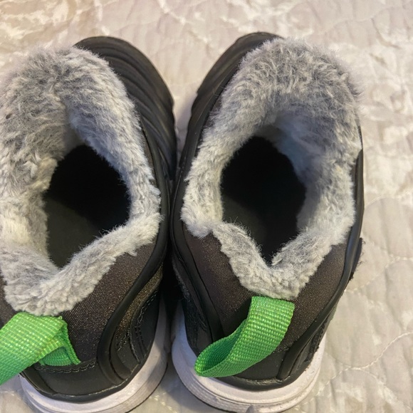 PS Nike Dynamo Free Se Cargo Green Strike Sneakers - Picture 7 of 7